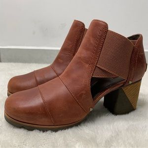 Sorel #NL 2423-295 Women's Brown Addington Cut Out Leather Heeled Boots Size 8